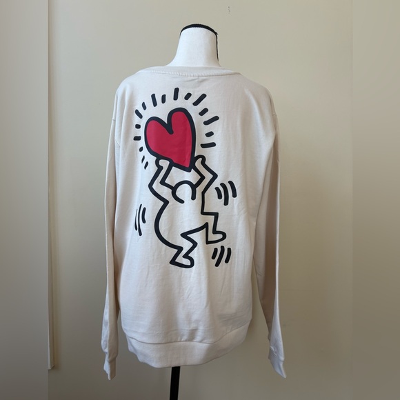NWT - Keith Haring - Graphic Sweatshirt with Red Heart - Size XL - Picture 9 of 12